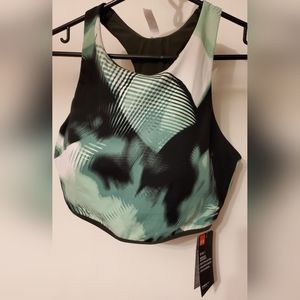 NWT Under Armour Fitness Top - Size Large - Fast Dry Material